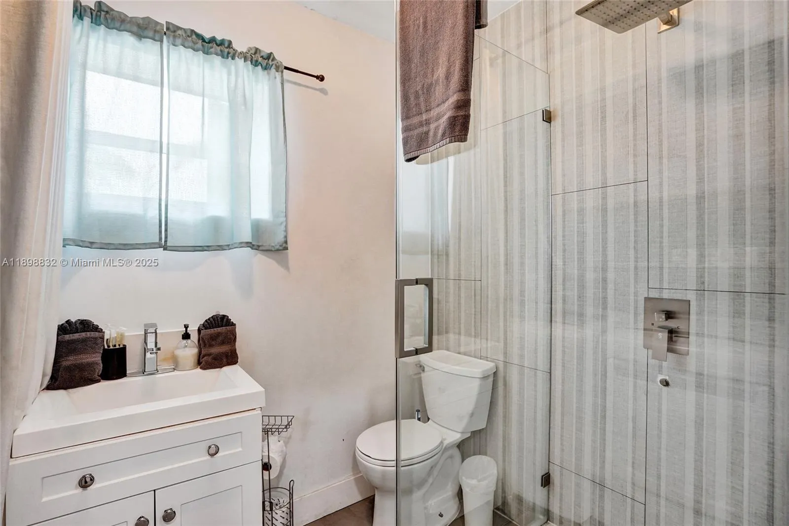 1124 Ne 6th St, Hallandale Beach, Florida 33009, Hallandale Beach, Florida 33009, 3 Bedrooms Bedrooms, ,2 BathroomsBathrooms,Residential,For Sale,1124 Ne 6th St, Hallandale Beach, Florida 33009,A11898832