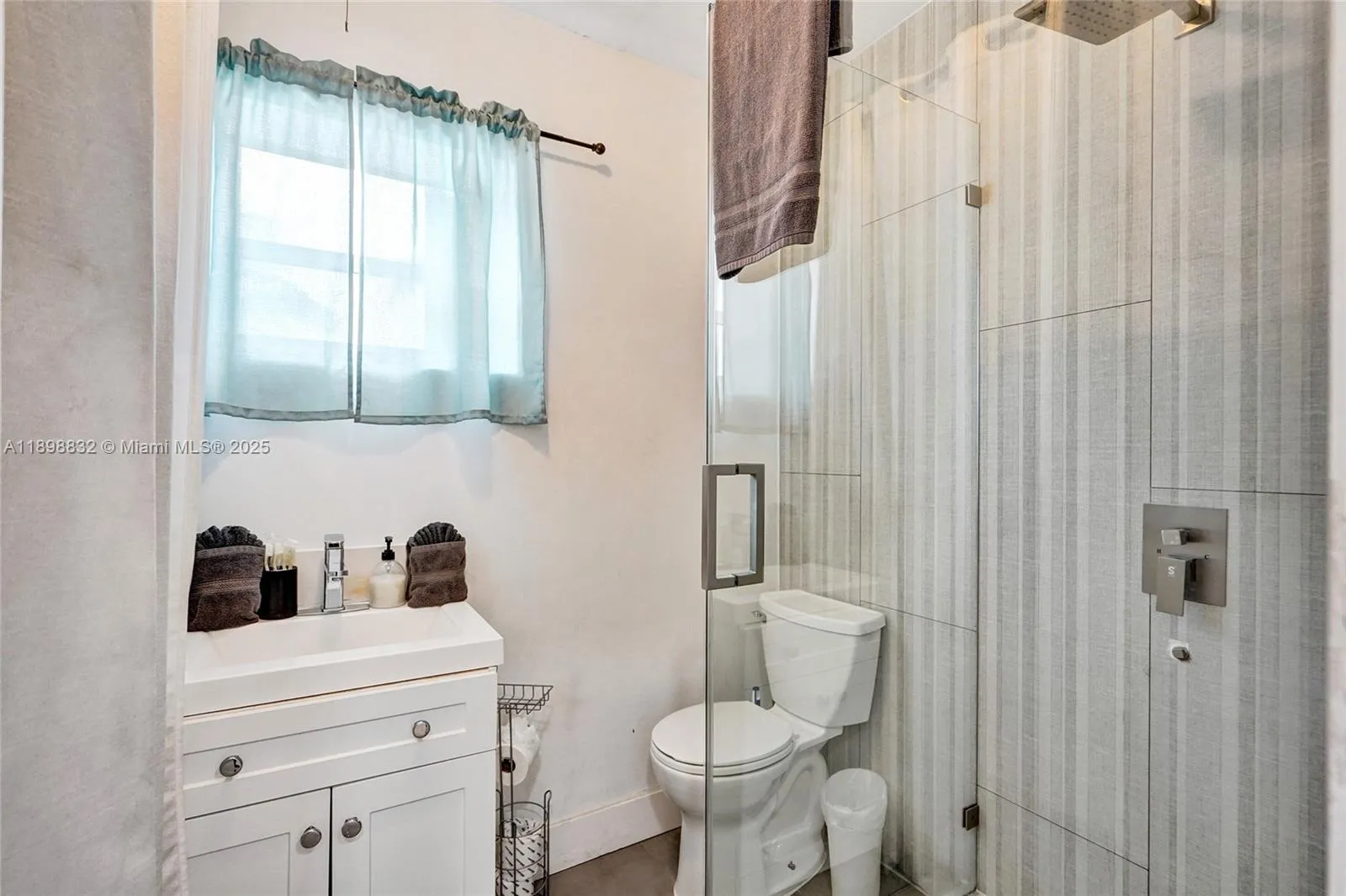 1124 Ne 6th St, Hallandale Beach, Florida 33009, Hallandale Beach, Florida 33009, 3 Bedrooms Bedrooms, ,2 BathroomsBathrooms,Residential,For Sale,1124 Ne 6th St, Hallandale Beach, Florida 33009,A11898832