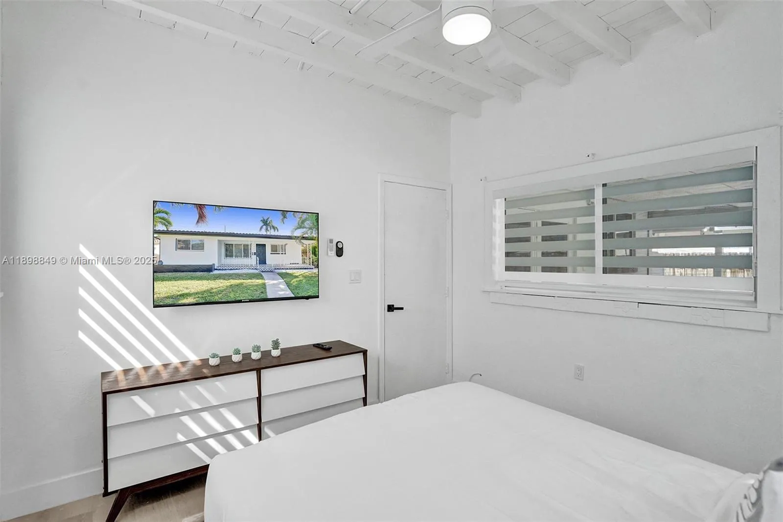 1230 Johnson St, Hollywood, Florida 33019, Hollywood, Florida 33019, 4 Bedrooms Bedrooms, ,3 BathroomsBathrooms,Residential,For Sale,1230 Johnson St, Hollywood, Florida 33019,A11898849