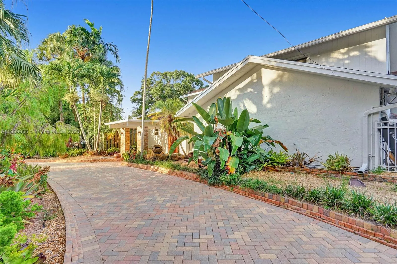 2120 Sw 28th Way, Fort Lauderdale, Florida 33312, Fort Lauderdale, Florida 33312, 5 Bedrooms Bedrooms, ,3 BathroomsBathrooms,Residential Lease,For Rent,2120 Sw 28th Way, Fort Lauderdale, Florida 33312,A11898855