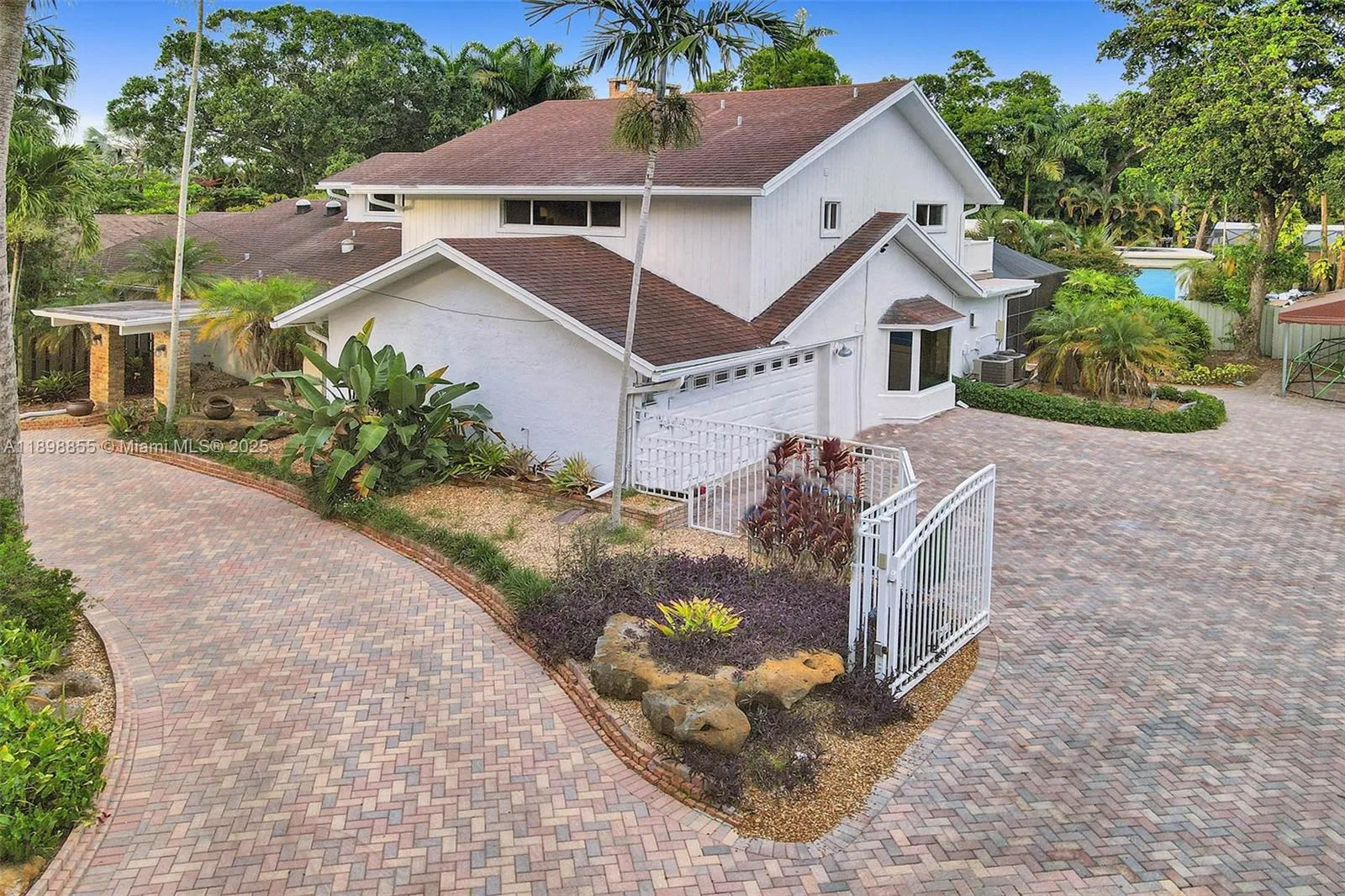 2120 Sw 28th Way, Fort Lauderdale, Florida 33312, Fort Lauderdale, Florida 33312, 5 Bedrooms Bedrooms, ,3 BathroomsBathrooms,Residential Lease,For Rent,2120 Sw 28th Way, Fort Lauderdale, Florida 33312,A11898855