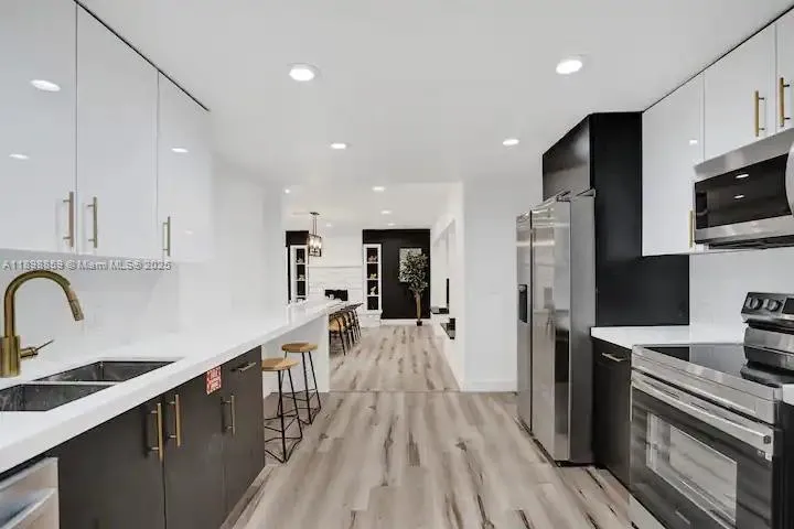 2100 Sw 28th Way, Fort Lauderdale, Florida 33312, Fort Lauderdale, Florida 33312, 5 Bedrooms Bedrooms, ,4 BathroomsBathrooms,Residential Lease,For Rent,2100 Sw 28th Way, Fort Lauderdale, Florida 33312,A11898859