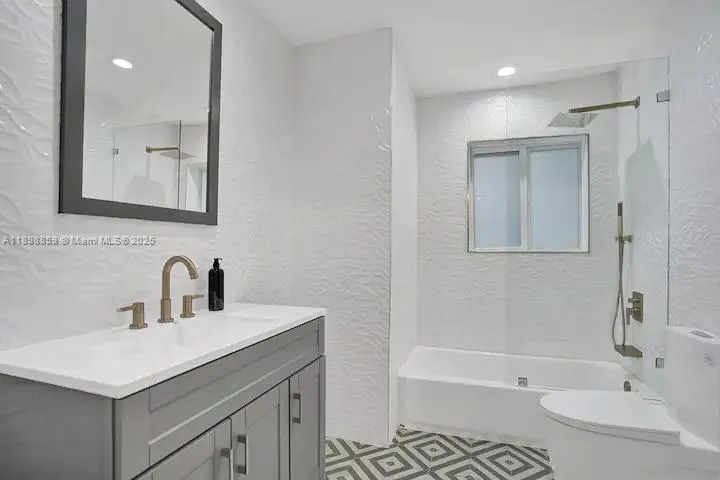2100 Sw 28th Way, Fort Lauderdale, Florida 33312, Fort Lauderdale, Florida 33312, 5 Bedrooms Bedrooms, ,4 BathroomsBathrooms,Residential Lease,For Rent,2100 Sw 28th Way, Fort Lauderdale, Florida 33312,A11898859
