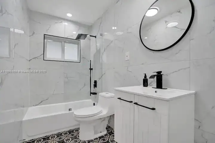 2100 Sw 28th Way, Fort Lauderdale, Florida 33312, Fort Lauderdale, Florida 33312, 5 Bedrooms Bedrooms, ,4 BathroomsBathrooms,Residential Lease,For Rent,2100 Sw 28th Way, Fort Lauderdale, Florida 33312,A11898859