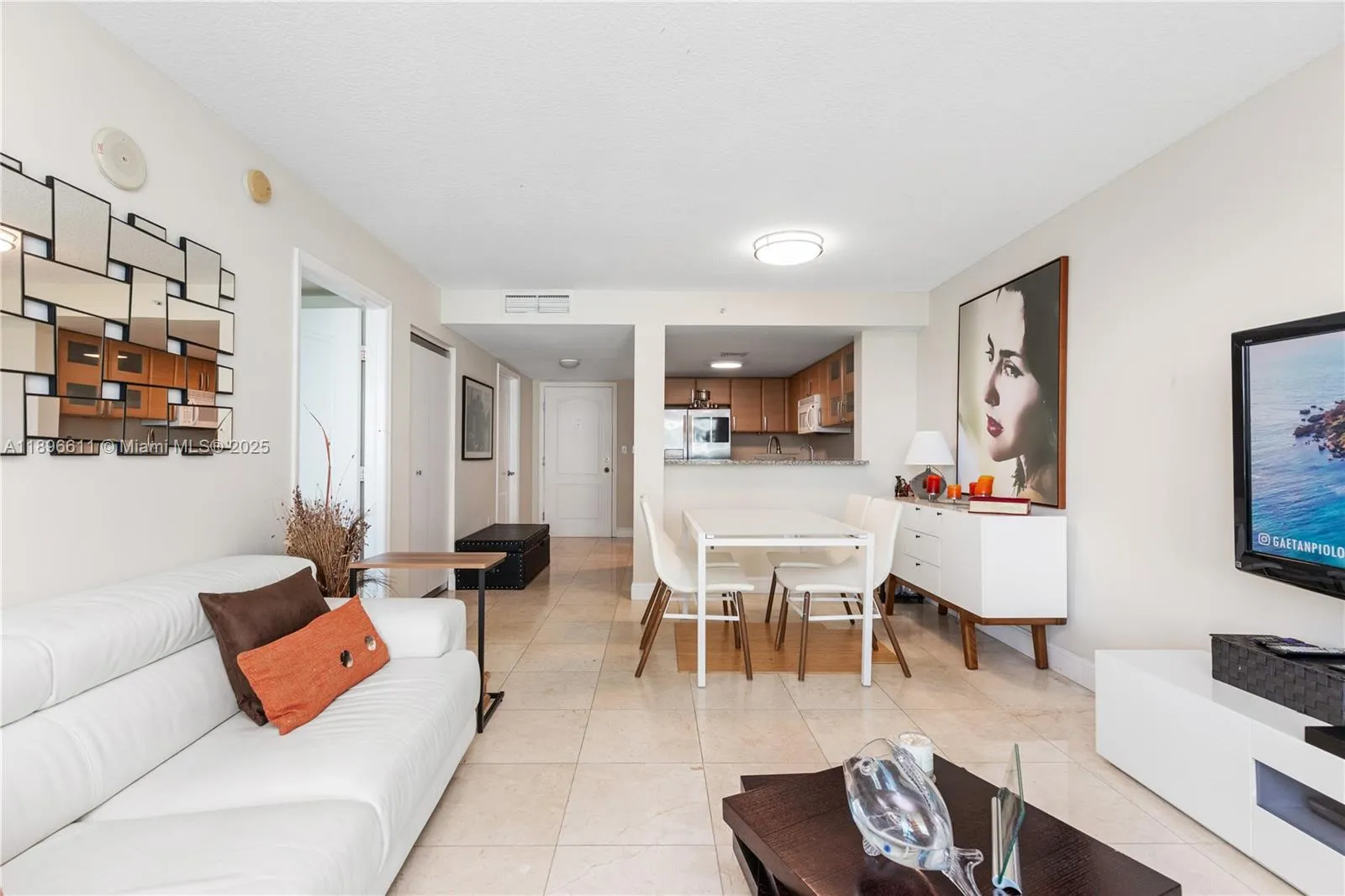 2101 Brickell Ave 2409, Miami, Florida 33129, Miami, Florida 33129, 1 Bedroom Bedrooms, ,1 BathroomBathrooms,Residential,For Sale,2101 Brickell Ave 2409, Miami, Florida 33129,A11896611