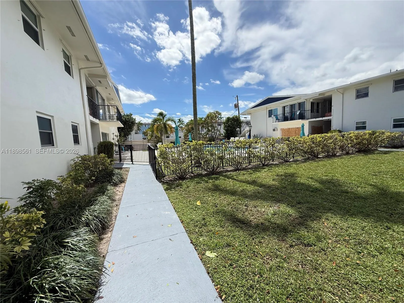 3600 Harrison St 16b, Hollywood, Florida 33021, Hollywood, Florida 33021, 2 Bedrooms Bedrooms, ,1 BathroomBathrooms,Residential,For Sale,3600 Harrison St 16b, Hollywood, Florida 33021,A11898561