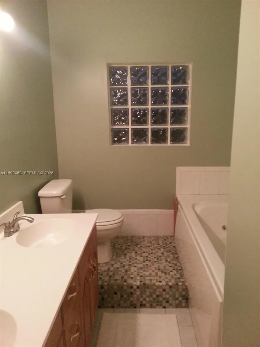 1575 Ne 38th St, Oakland Park, Florida 33334, Oakland Park, Florida 33334, 4 Bedrooms Bedrooms, ,3 BathroomsBathrooms,Residential Lease,For Rent,1575 Ne 38th St, Oakland Park, Florida 33334,A11898458