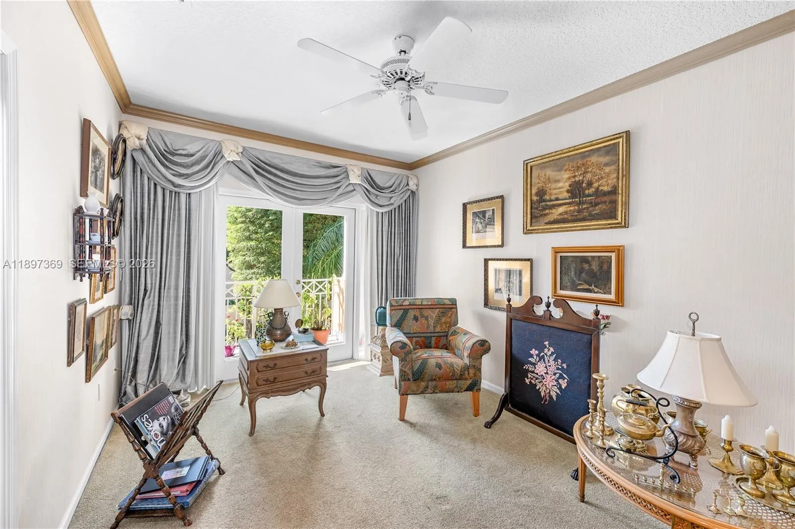 Master Bed Sitting Area