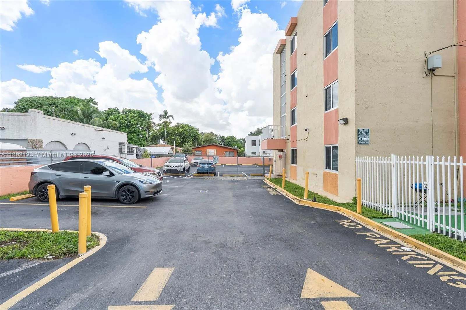 2400 Nw 16th St Rd, Miami, Florida 33125, Miami, Florida 33125, ,Residential Income,For Sale,2400 Nw 16th St Rd, Miami, Florida 33125,A11899193