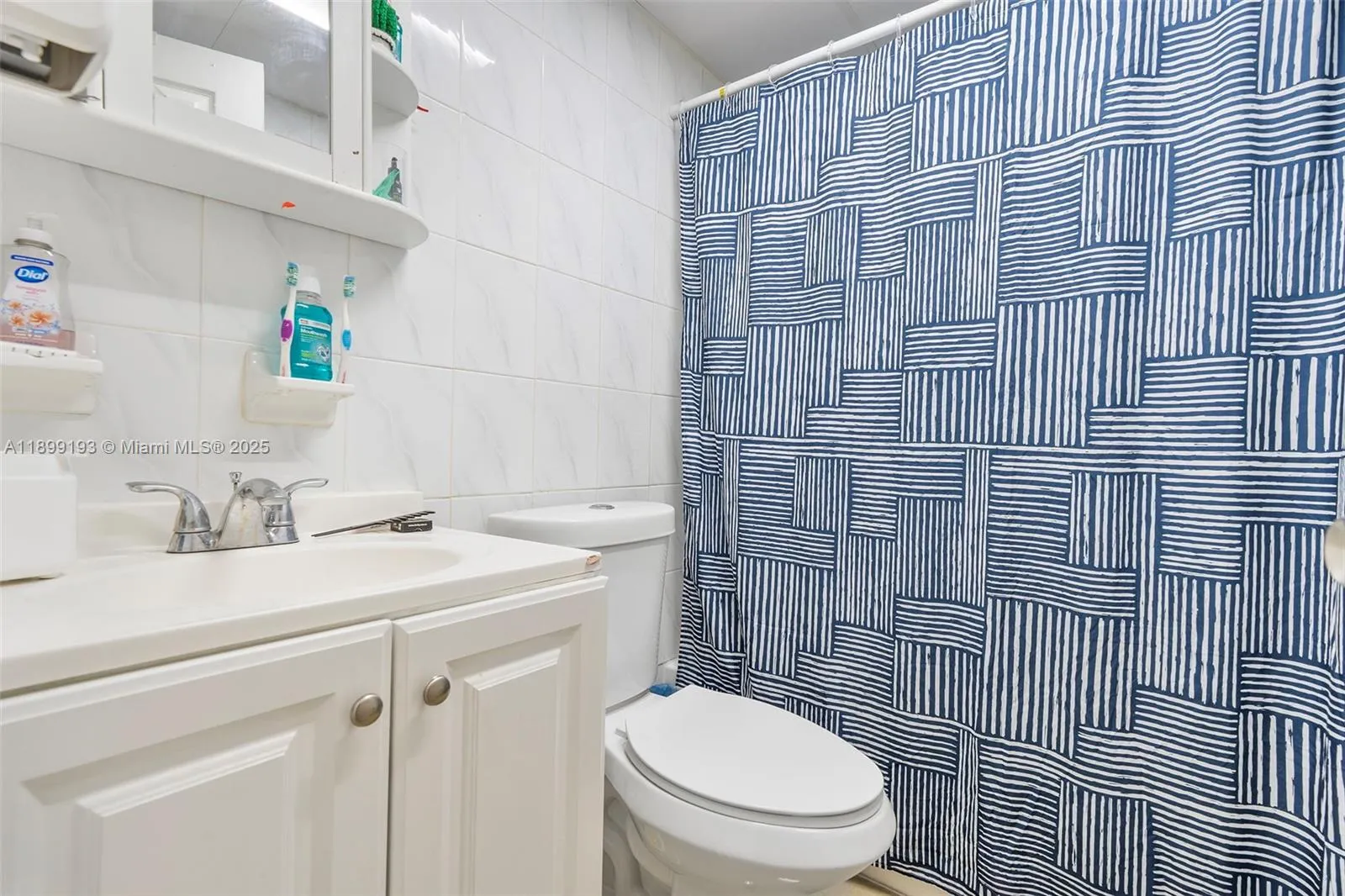 2400 Nw 16th St Rd, Miami, Florida 33125, Miami, Florida 33125, ,Residential Income,For Sale,2400 Nw 16th St Rd, Miami, Florida 33125,A11899193