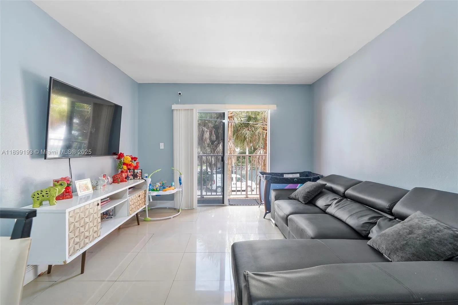 2400 Nw 16th St Rd, Miami, Florida 33125, Miami, Florida 33125, ,Residential Income,For Sale,2400 Nw 16th St Rd, Miami, Florida 33125,A11899193