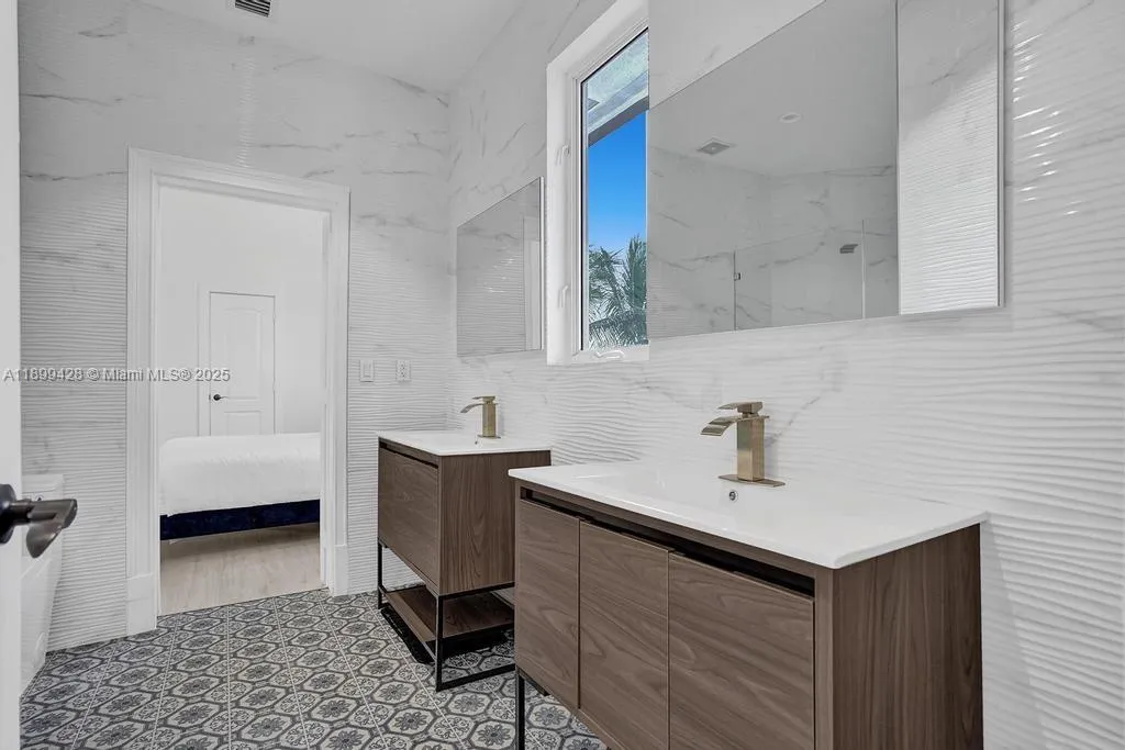 112 Nw 14th Way, Dania Beach, Florida 33004, Dania Beach, Florida 33004, 7 Bedrooms Bedrooms, ,5 BathroomsBathrooms,Residential,For Sale,112 Nw 14th Way, Dania Beach, Florida 33004,A11899428