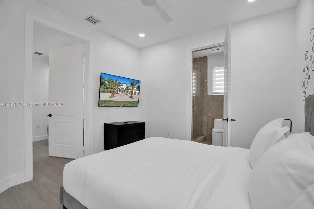 112 Nw 14th Way, Dania Beach, Florida 33004, Dania Beach, Florida 33004, 7 Bedrooms Bedrooms, ,5 BathroomsBathrooms,Residential,For Sale,112 Nw 14th Way, Dania Beach, Florida 33004,A11899428