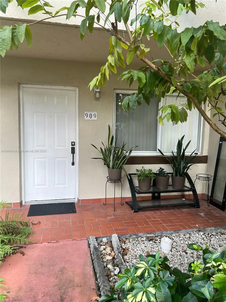431 Nw 82nd Ave 909, Miami, Florida 33126, Miami, Florida 33126, 2 Bedrooms Bedrooms, ,2 BathroomsBathrooms,Residential,For Sale,431 Nw 82nd Ave 909, Miami, Florida 33126,A11899459