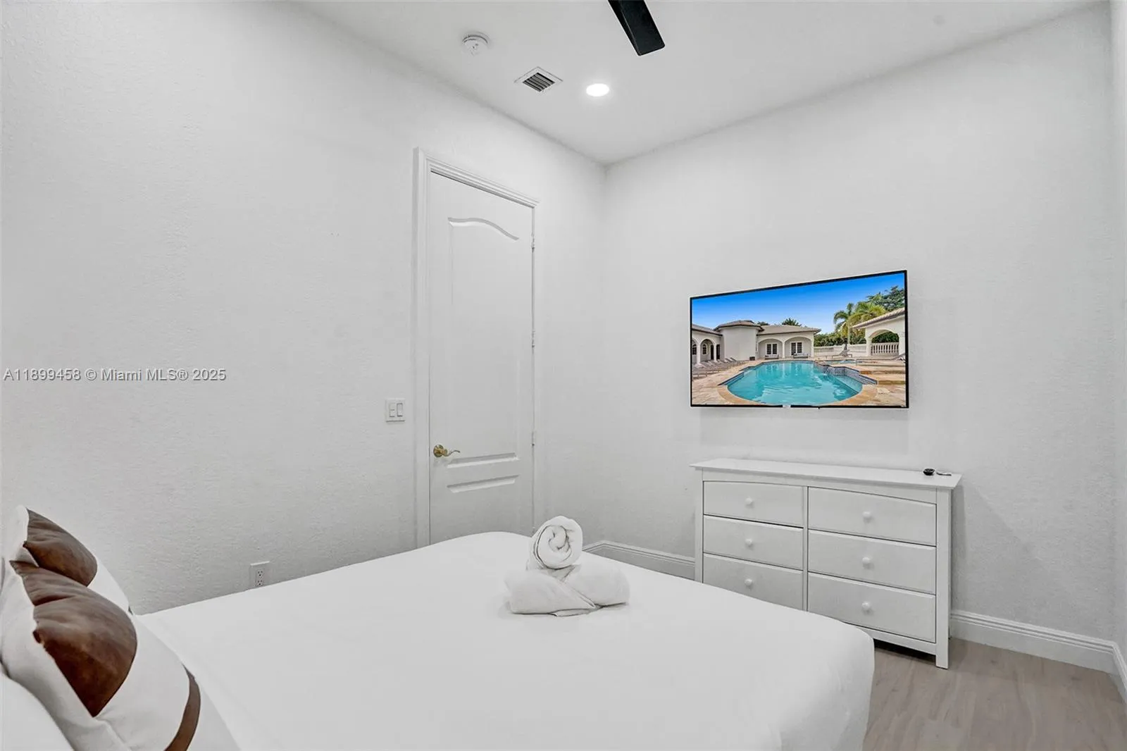 13751 Pine Meadow Ct, Davie, Florida 33325, Davie, Florida 33325, 9 Bedrooms Bedrooms, ,7 BathroomsBathrooms,Residential,For Sale,13751 Pine Meadow Ct, Davie, Florida 33325,A11899458