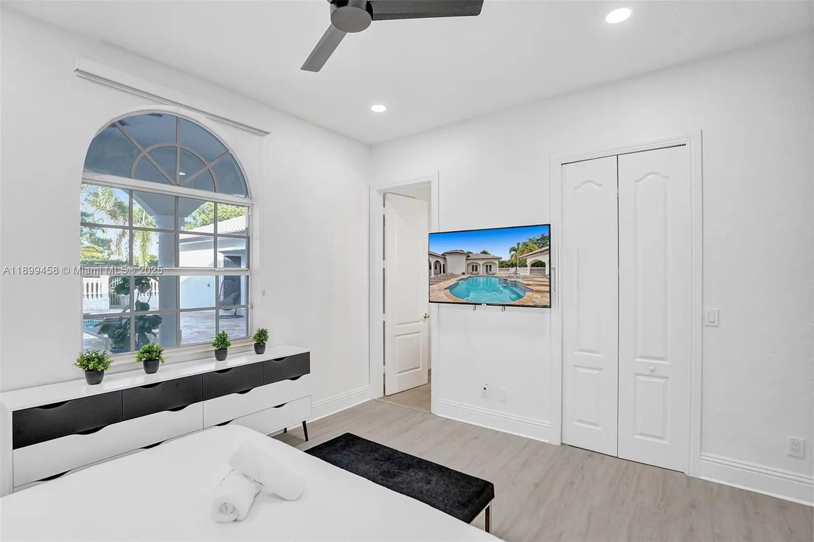 13751 Pine Meadow Ct, Davie, Florida 33325, Davie, Florida 33325, 9 Bedrooms Bedrooms, ,7 BathroomsBathrooms,Residential,For Sale,13751 Pine Meadow Ct, Davie, Florida 33325,A11899458