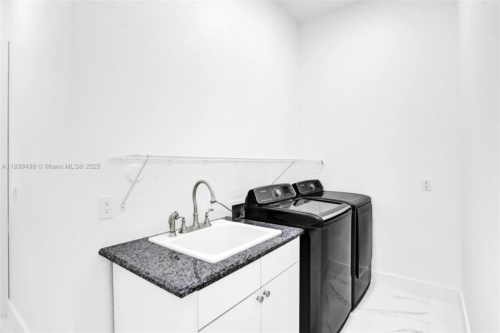 3152 Sw 147th Ave, Davie, Florida 33330, Davie, Florida 33330, 9 Bedrooms Bedrooms, ,5 BathroomsBathrooms,Residential,For Sale,3152 Sw 147th Ave, Davie, Florida 33330,A11899499