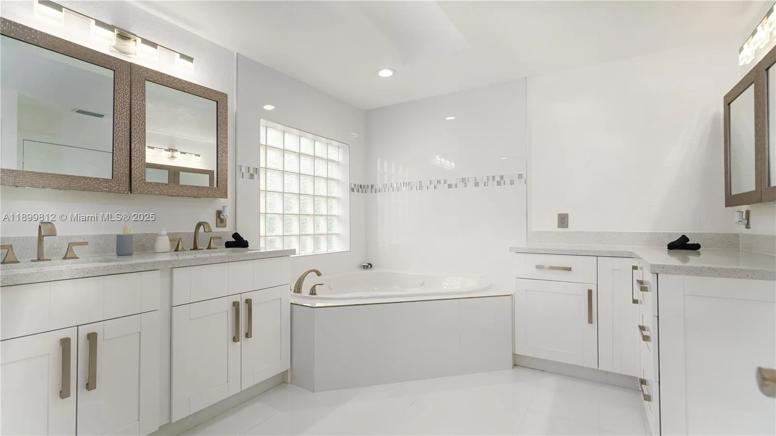 1361 Nw 116th Ave, Plantation, Florida 33323, Plantation, Florida 33323, 7 Bedrooms Bedrooms, ,5 BathroomsBathrooms,Residential Lease,For Rent,1361 Nw 116th Ave, Plantation, Florida 33323,A11899812