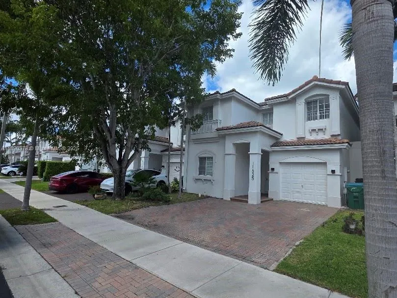 11525 Nw 71st St 11525, Doral, Florida 33178, Doral, Florida 33178, 3 Bedrooms Bedrooms, ,3 BathroomsBathrooms,Residential Lease,For Rent,11525 Nw 71st St 11525, Doral, Florida 33178,A11890378