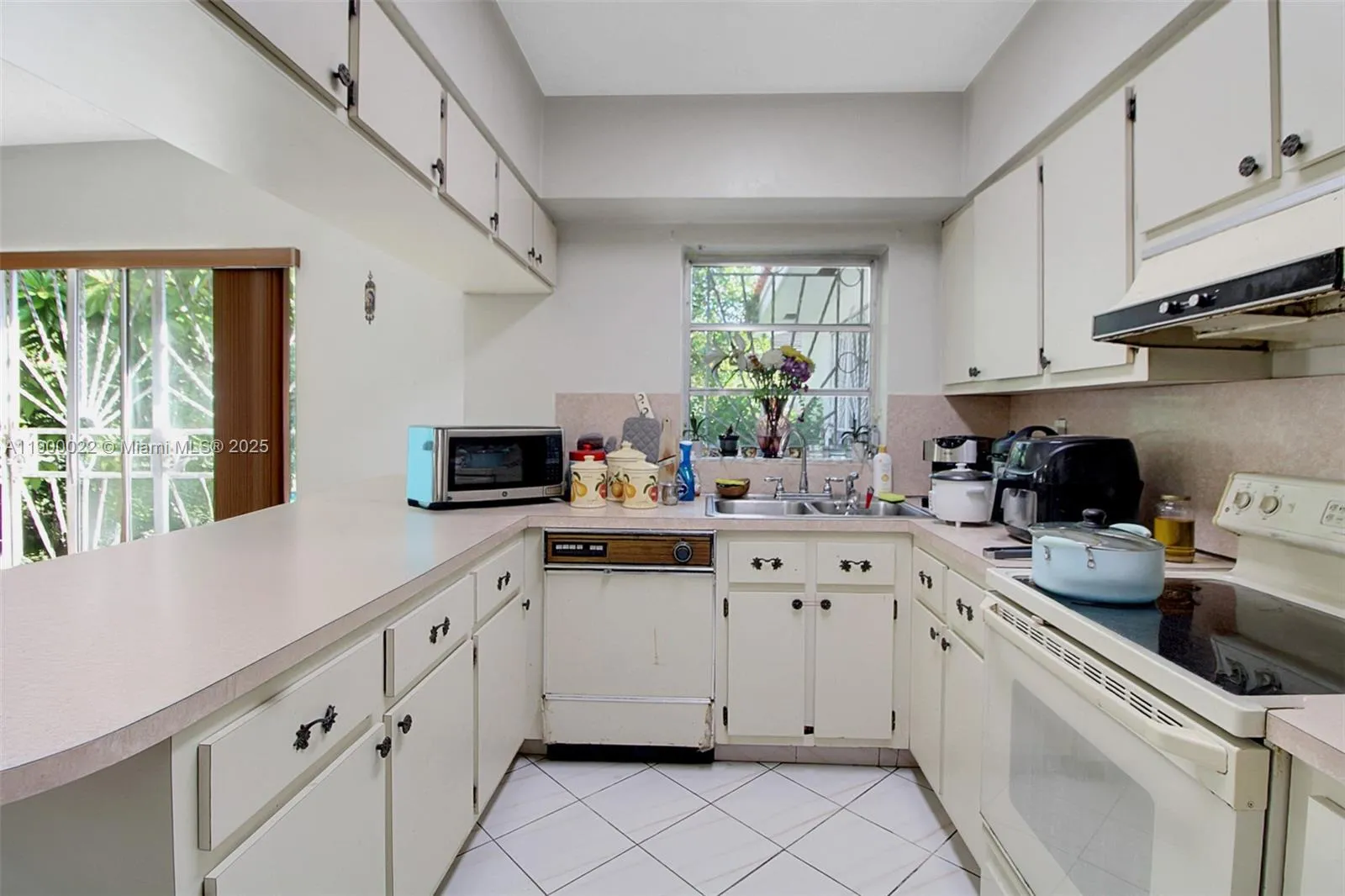 2711 Red Rd, Coral Gables, Florida 33155, Coral Gables, Florida 33155, 3 Bedrooms Bedrooms, ,2 BathroomsBathrooms,Residential,For Sale,2711 Red Rd, Coral Gables, Florida 33155,A11900022