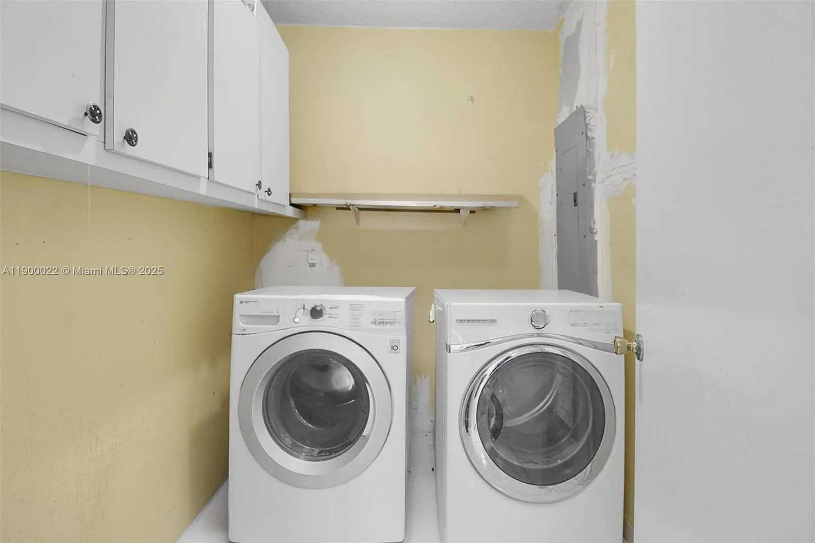 2711 Red Rd, Coral Gables, Florida 33155, Coral Gables, Florida 33155, 3 Bedrooms Bedrooms, ,2 BathroomsBathrooms,Residential,For Sale,2711 Red Rd, Coral Gables, Florida 33155,A11900022