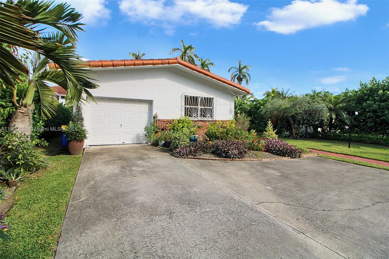 2711 Red Rd, Coral Gables, Florida 33155, Coral Gables, Florida 33155, 3 Bedrooms Bedrooms, ,2 BathroomsBathrooms,Residential,For Sale,2711 Red Rd, Coral Gables, Florida 33155,A11900022