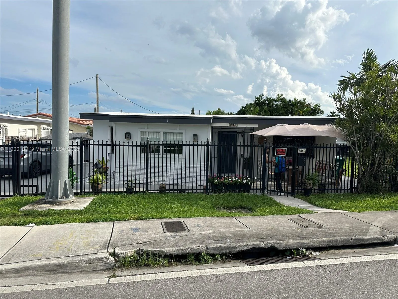 6060 Nw 7th St, Miami, Florida 33126, Miami, Florida 33126, 4 Bedrooms Bedrooms, ,2 BathroomsBathrooms,Residential,For Sale,6060 Nw 7th St, Miami, Florida 33126,A11900109