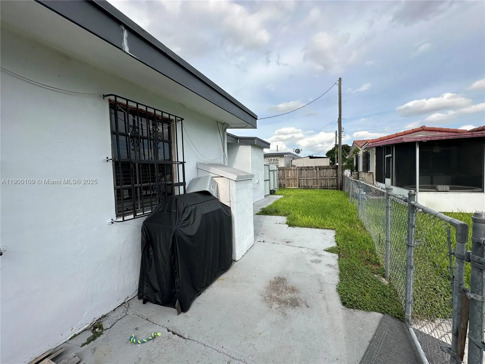 6060 Nw 7th St, Miami, Florida 33126, Miami, Florida 33126, 4 Bedrooms Bedrooms, ,2 BathroomsBathrooms,Residential,For Sale,6060 Nw 7th St, Miami, Florida 33126,A11900109