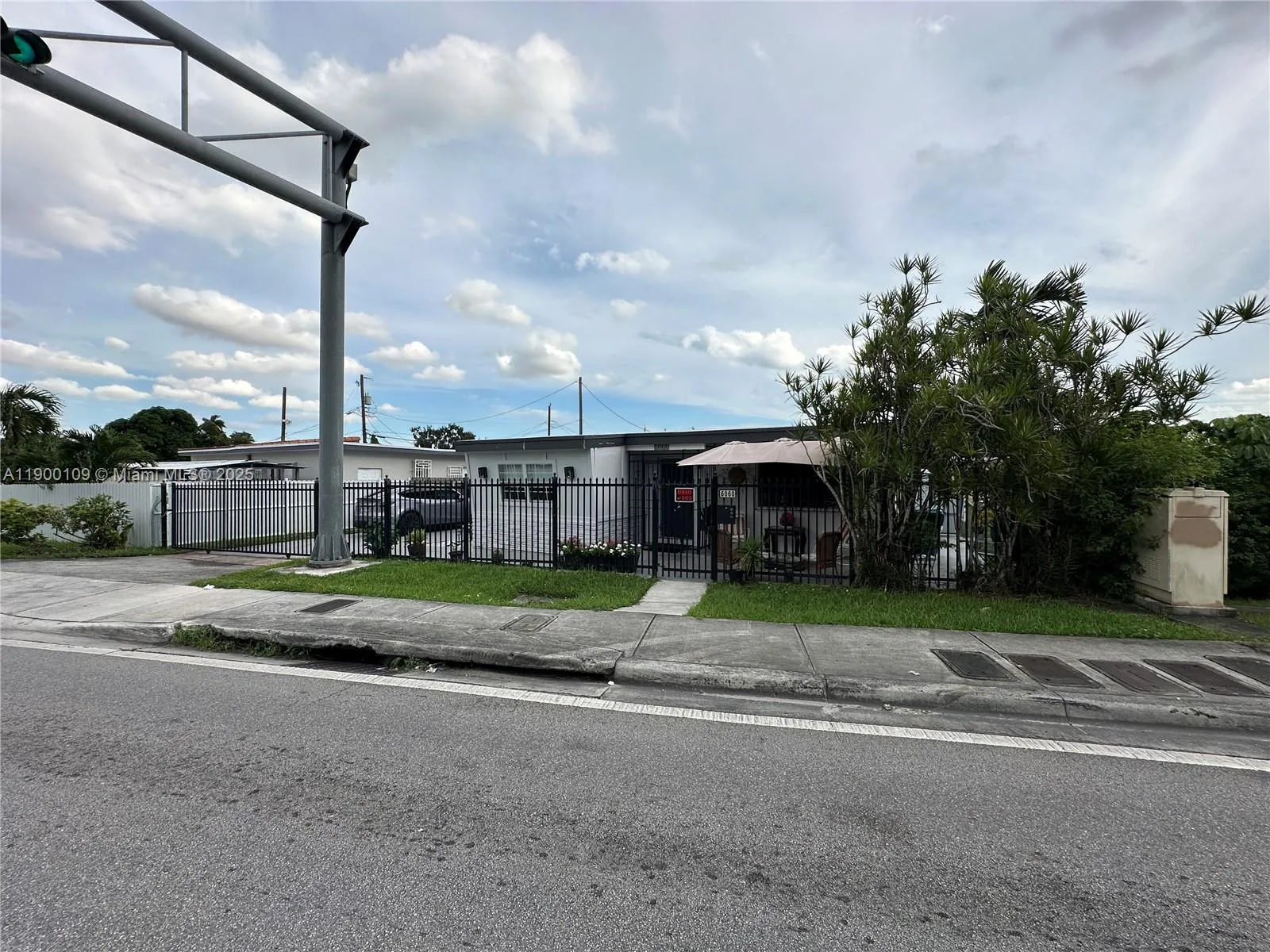 6060 Nw 7th St, Miami, Florida 33126, Miami, Florida 33126, 4 Bedrooms Bedrooms, ,2 BathroomsBathrooms,Residential,For Sale,6060 Nw 7th St, Miami, Florida 33126,A11900109