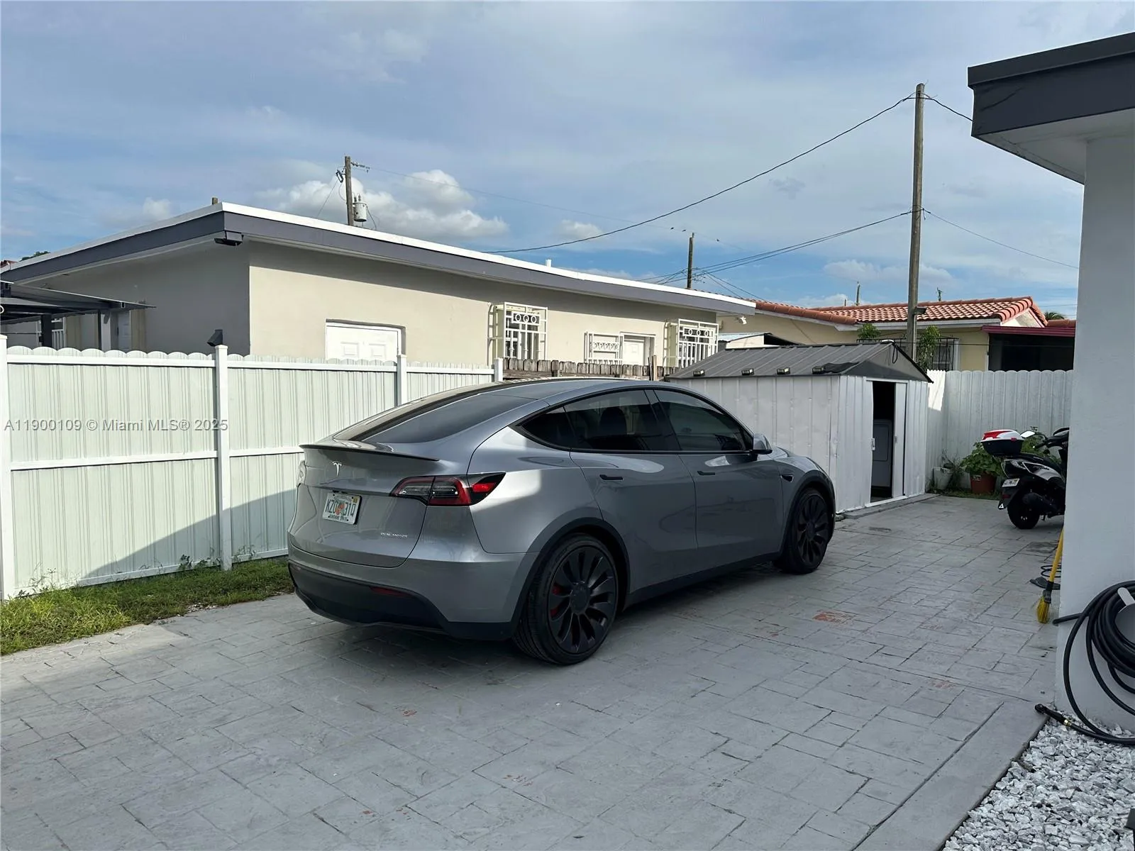 6060 Nw 7th St, Miami, Florida 33126, Miami, Florida 33126, 4 Bedrooms Bedrooms, ,2 BathroomsBathrooms,Residential,For Sale,6060 Nw 7th St, Miami, Florida 33126,A11900109