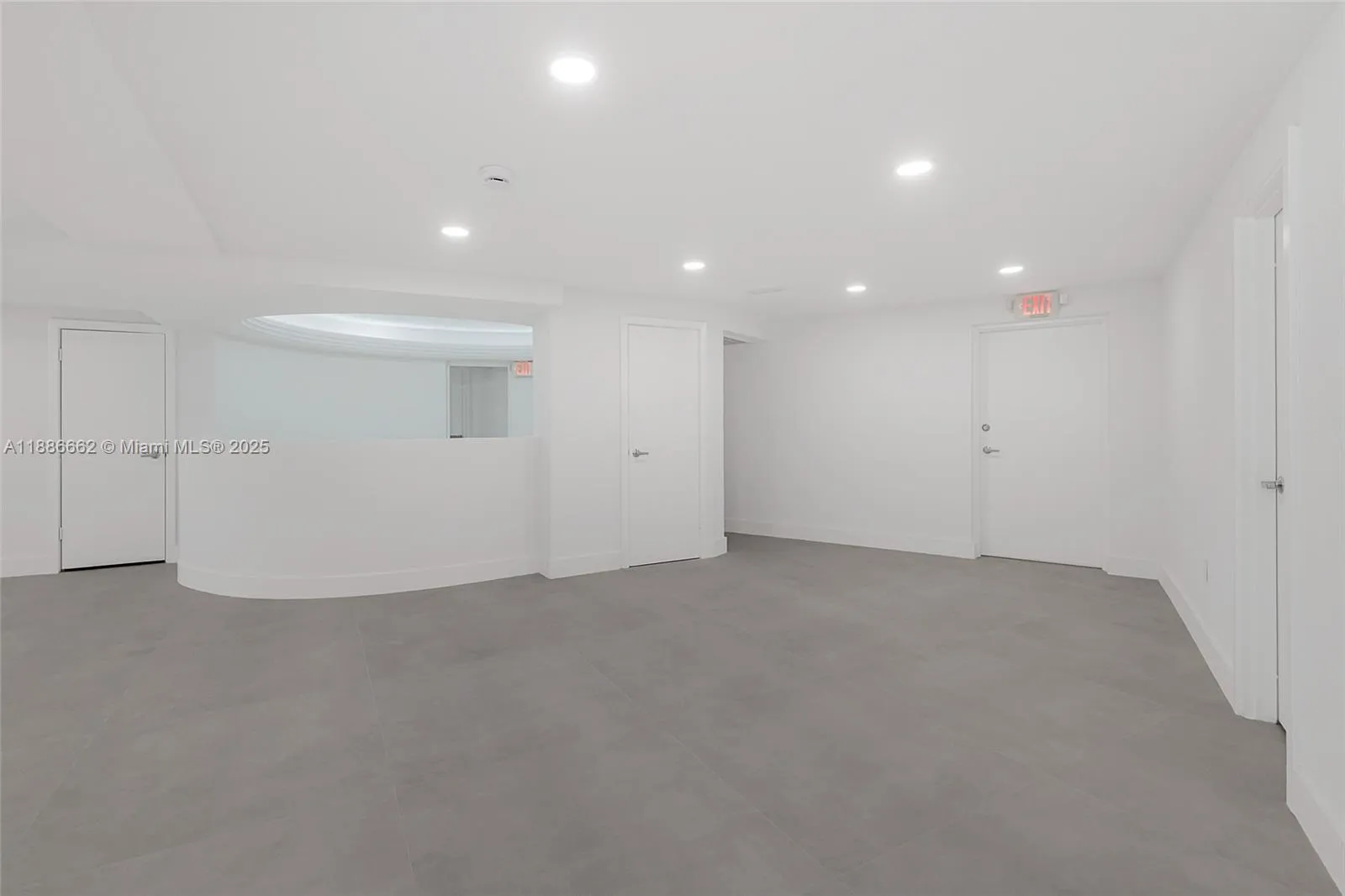 5401 Collins Ave Cu-9, Miami Beach, Florida 33140, Miami Beach, Florida 33140, ,Commercial Lease,For Rent,5401 Collins Ave Cu-9, Miami Beach, Florida 33140,A11886662