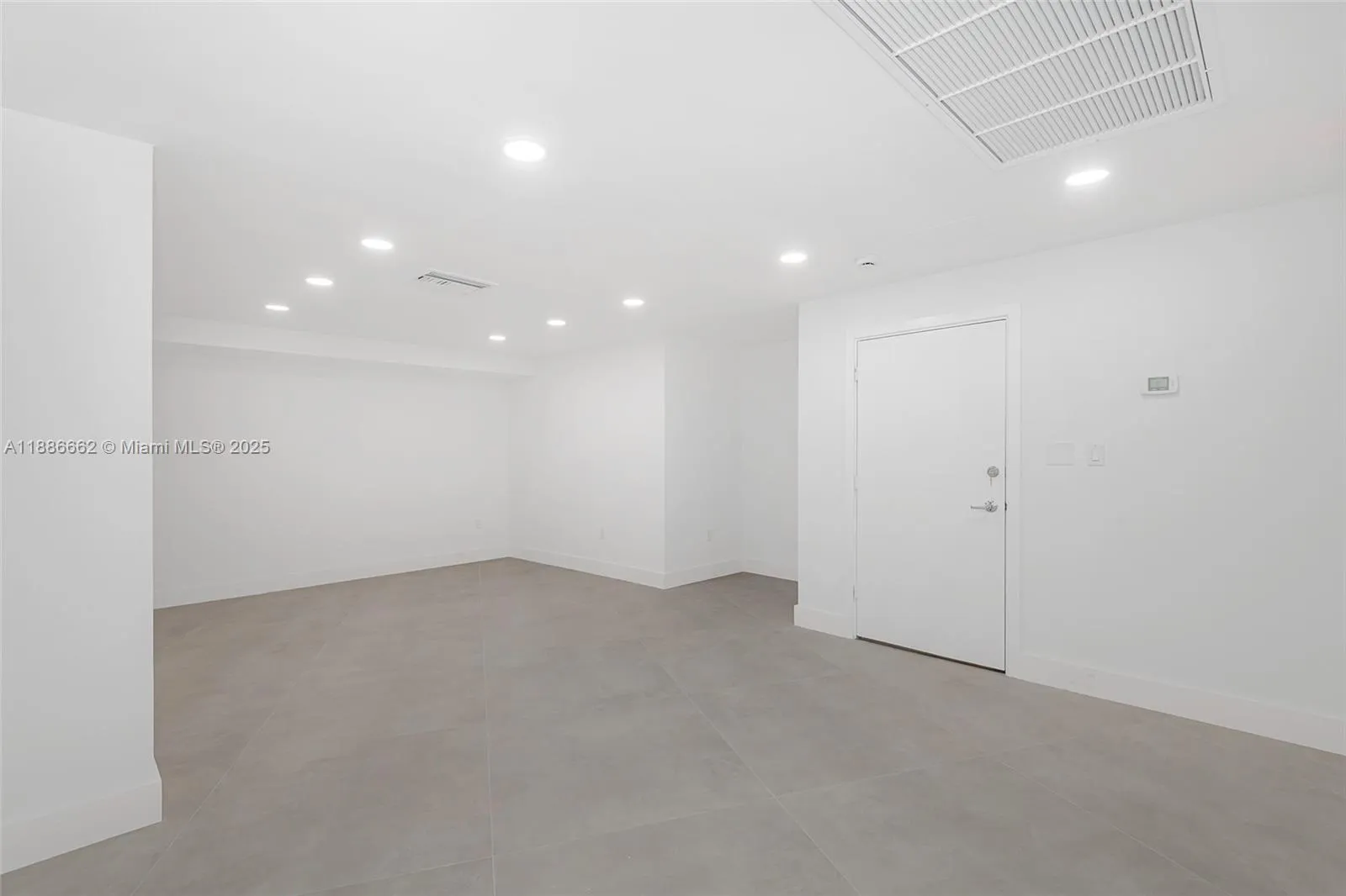 5401 Collins Ave Cu-9, Miami Beach, Florida 33140, Miami Beach, Florida 33140, ,Commercial Lease,For Rent,5401 Collins Ave Cu-9, Miami Beach, Florida 33140,A11886662