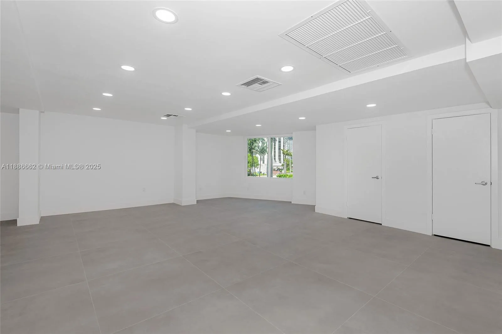 5401 Collins Ave Cu-9, Miami Beach, Florida 33140, Miami Beach, Florida 33140, ,Commercial Lease,For Rent,5401 Collins Ave Cu-9, Miami Beach, Florida 33140,A11886662