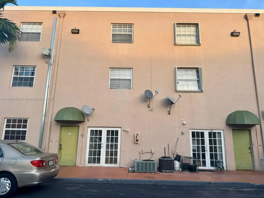 420 E 1st Ave B204, Hialeah, Florida 33010, Hialeah, Florida 33010, 2 Bedrooms Bedrooms, ,1 BathroomBathrooms,Residential Lease,For Rent,420 E 1st Ave B204, Hialeah, Florida 33010,A11899550