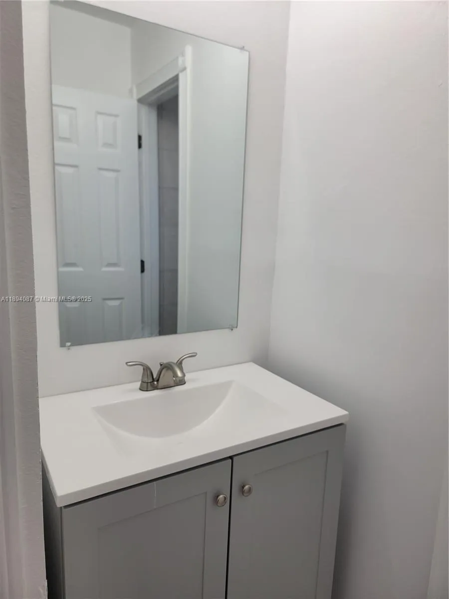 1975 Ne 135th St 2i, North Miami, Florida 33181, North Miami, Florida 33181, 1 Bedroom Bedrooms, ,1 BathroomBathrooms,Residential Lease,For Rent,1975 Ne 135th St 2i, North Miami, Florida 33181,A11894087