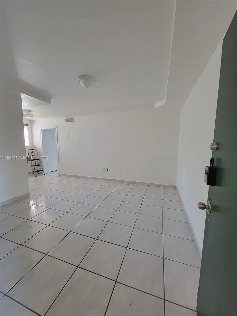 1975 Ne 135th St 2i, North Miami, Florida 33181, North Miami, Florida 33181, 1 Bedroom Bedrooms, ,1 BathroomBathrooms,Residential Lease,For Rent,1975 Ne 135th St 2i, North Miami, Florida 33181,A11894087