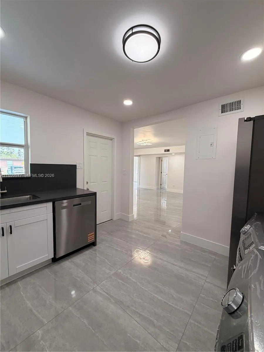 809 Nw 12th Ave, Fort Lauderdale, Florida 33311, Fort Lauderdale, Florida 33311, 3 Bedrooms Bedrooms, 5 Rooms Rooms,2 BathroomsBathrooms,Residential,For Sale,809 Nw 12th Ave, Fort Lauderdale, Florida 33311,A11899947