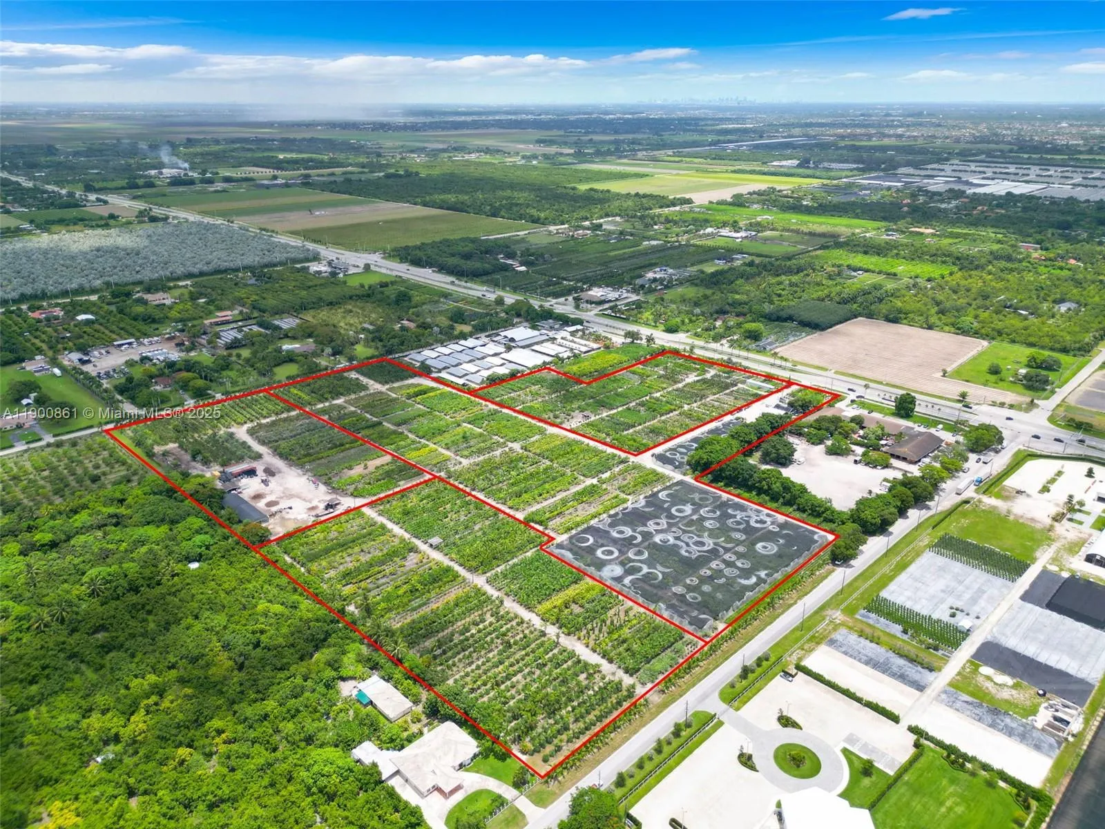 THE SIDE ENTRANCE IS BEHIND THE BU1A COMMERCIAL CORNER RETAIL STRIP MALL. THERE ARE 2 ENTRANCES OFF 192 STREET. EASY IN OUT FOR TRUCKS.