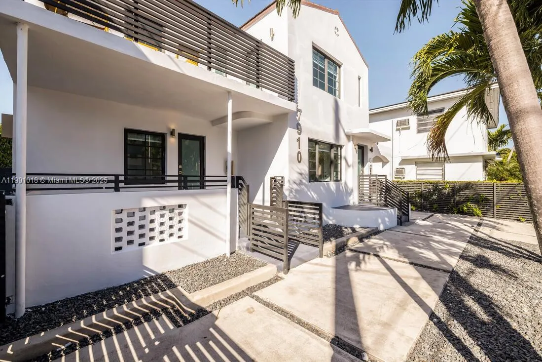 Miami Beach, Florida 33141, ,Residential Income,For Sale,A11901018