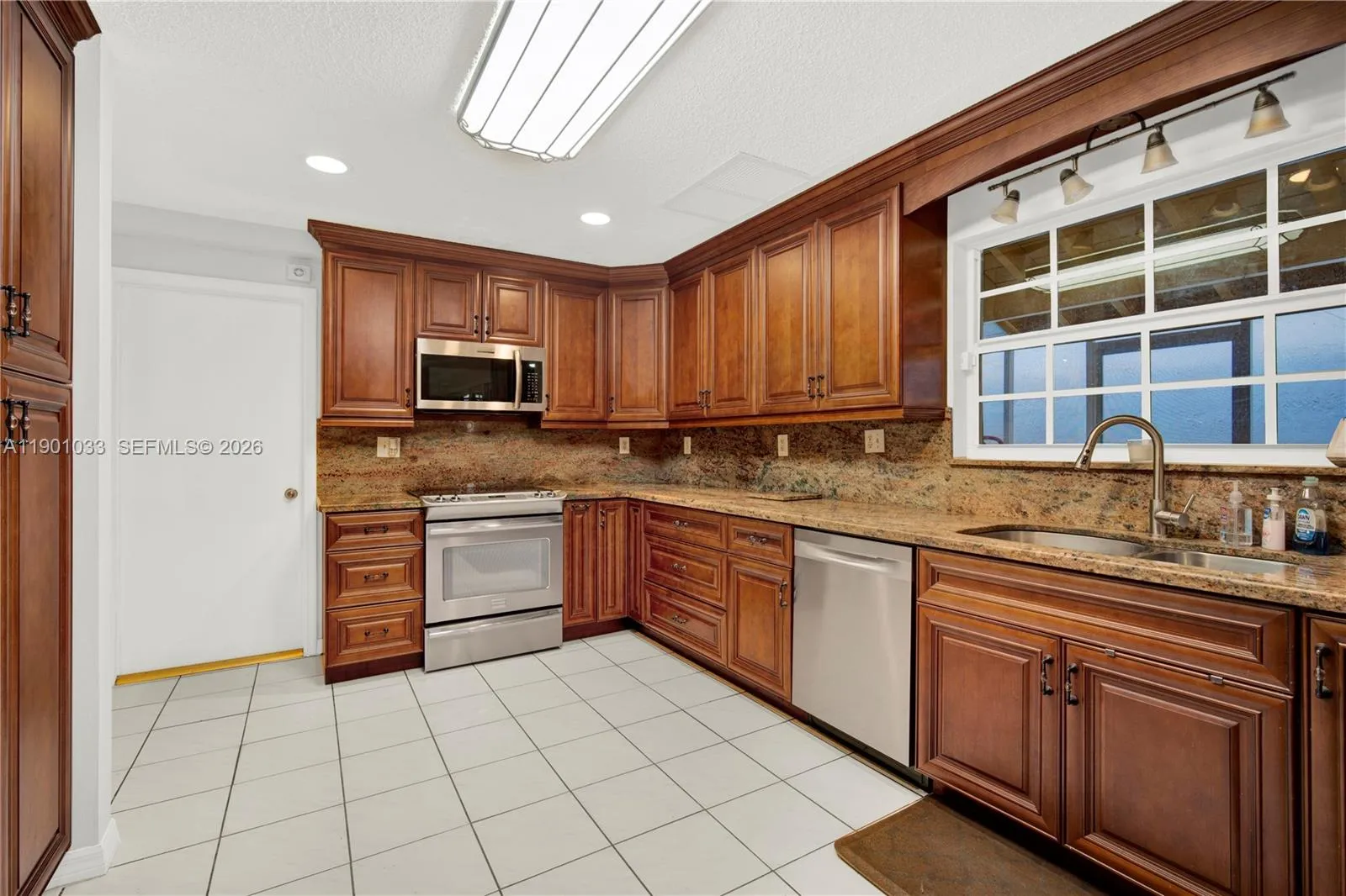 10825 Sw 91st Ln, Miami, Florida 33176, Miami, Florida 33176, 4 Bedrooms Bedrooms, ,3 BathroomsBathrooms,Residential,For Sale,10825 Sw 91st Ln, Miami, Florida 33176,A11901033