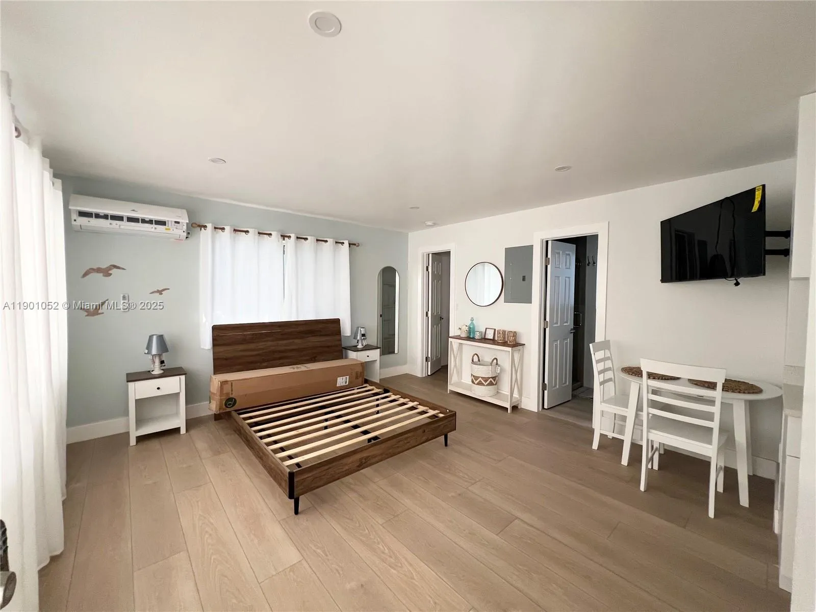 Studio Unit