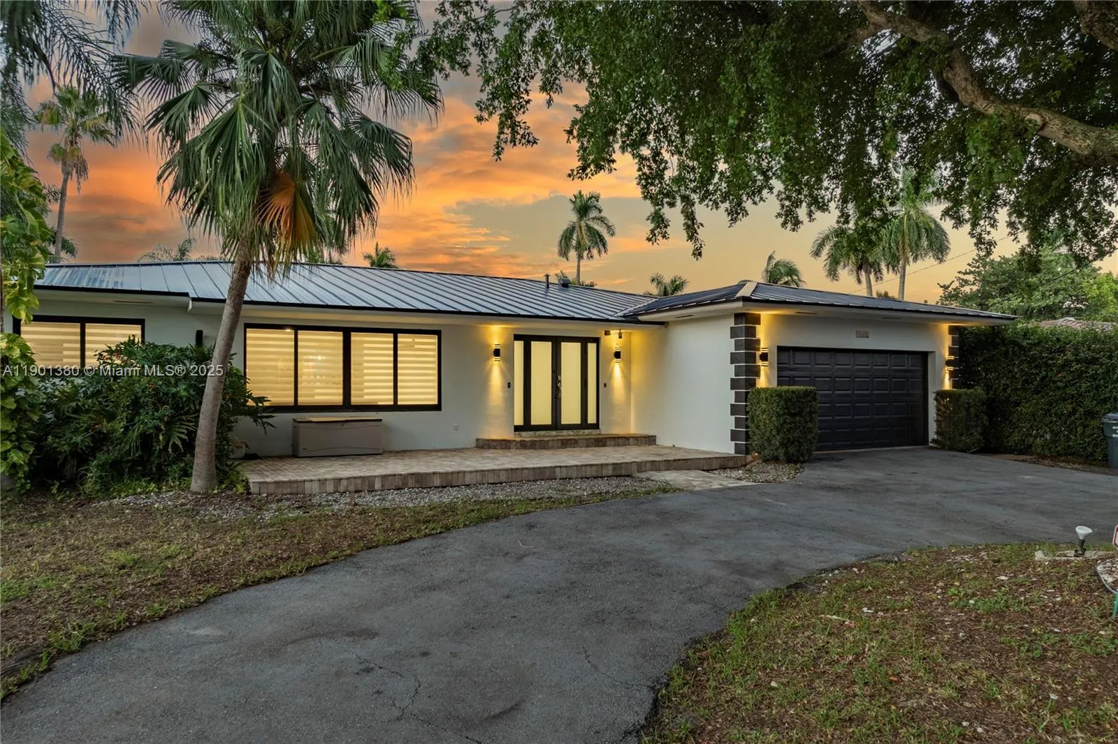 1141 N Northlake Dr, Hollywood, Florida 33019, Hollywood, Florida 33019, 7 Bedrooms Bedrooms, ,4 BathroomsBathrooms,Residential,For Sale,1141 N Northlake Dr, Hollywood, Florida 33019,A11901380