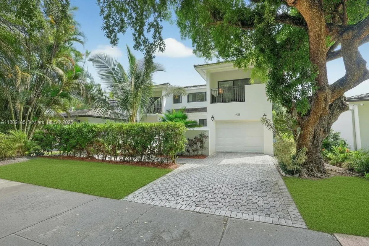 6345 Maynada St, Coral Gables, Florida 33146, Coral Gables, Florida 33146, 3 Bedrooms Bedrooms, ,3 BathroomsBathrooms,Residential,For Sale,6345 Maynada St, Coral Gables, Florida 33146,A11889185