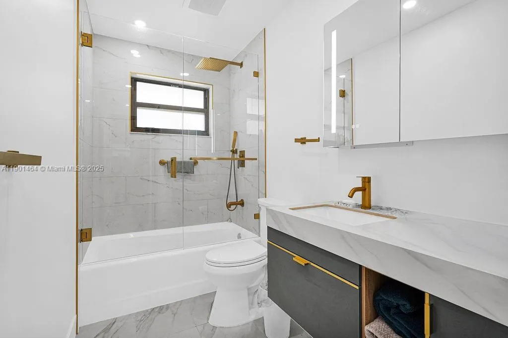 9291 Sw 36th St, Miami, Florida 33165, Miami, Florida 33165, 6 Bedrooms Bedrooms, ,5 BathroomsBathrooms,Residential,For Sale,9291 Sw 36th St, Miami, Florida 33165,A11901464