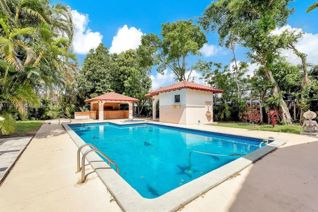 9291 Sw 36th St, Miami, Florida 33165, Miami, Florida 33165, 6 Bedrooms Bedrooms, ,5 BathroomsBathrooms,Residential,For Sale,9291 Sw 36th St, Miami, Florida 33165,A11901464