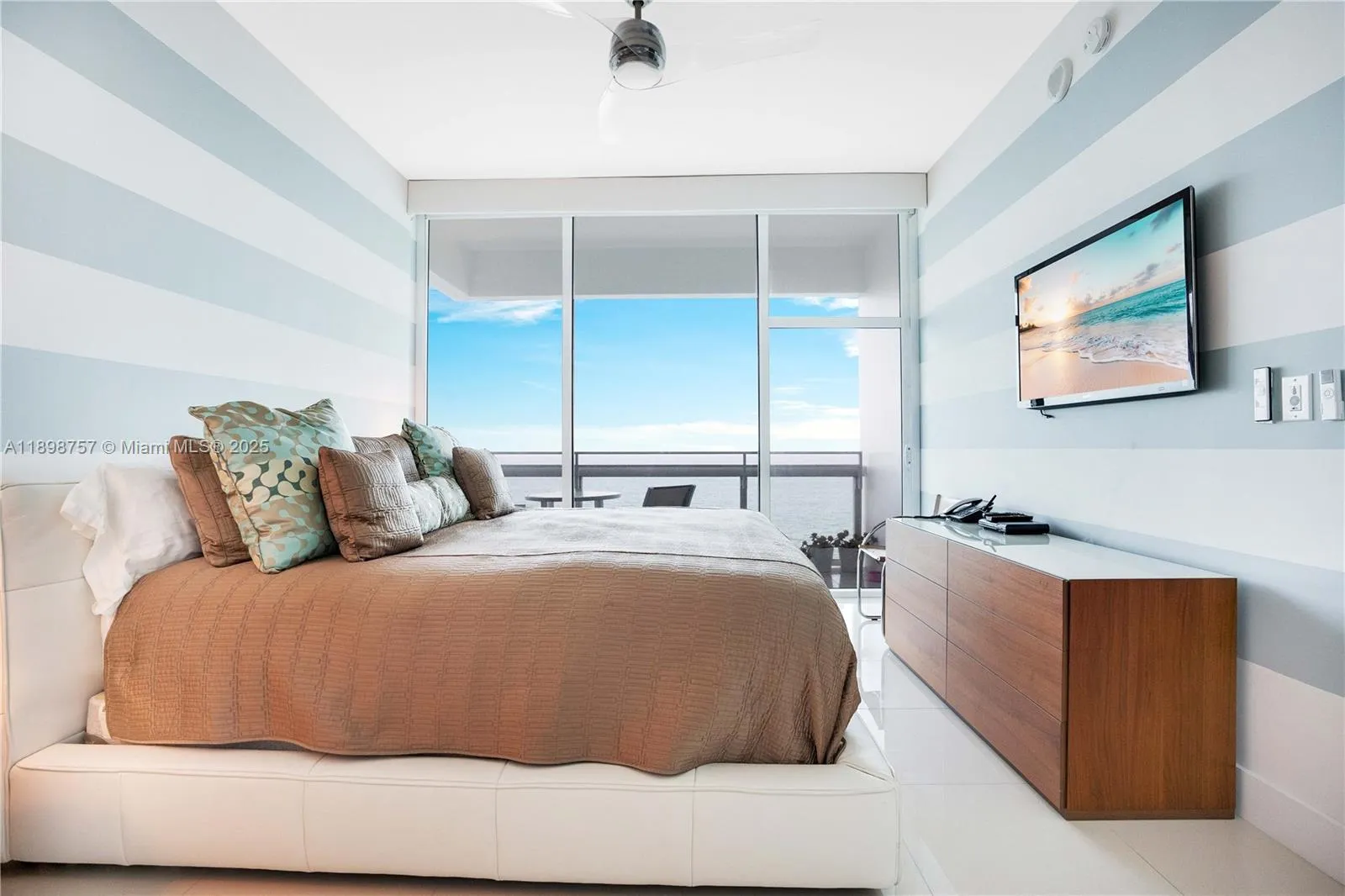 6801 Collins Ave Ph-17, Miami Beach, Florida 33141, Miami Beach, Florida 33141, 1 Bedroom Bedrooms, ,1 BathroomBathrooms,Residential,For Sale,6801 Collins Ave Ph-17, Miami Beach, Florida 33141,A11898757