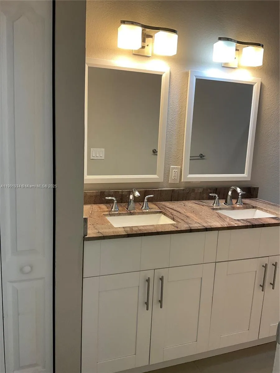 798 Ne 43 St, Oakland Park, Florida 33334, Oakland Park, Florida 33334, ,Residential Income,For Sale,798 Ne 43 St, Oakland Park, Florida 33334,A11901934