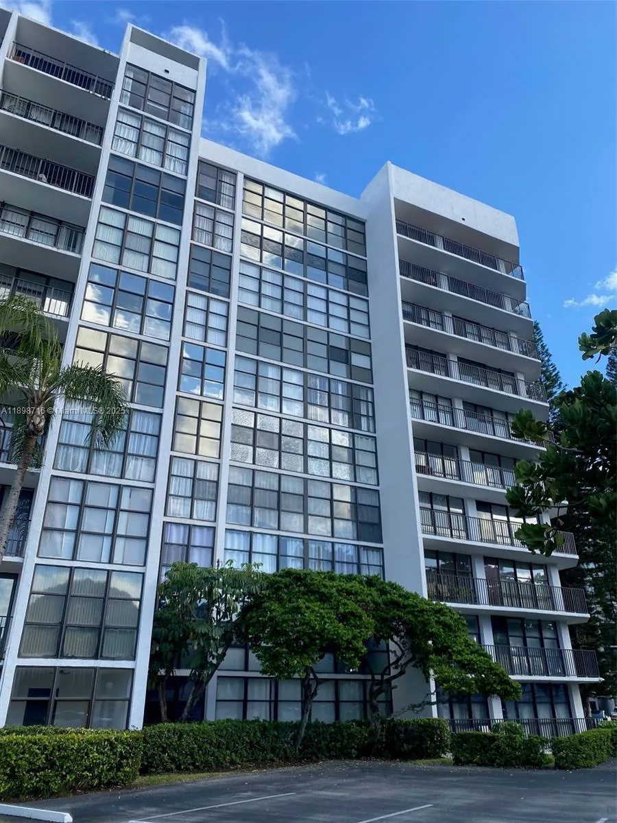 1000 Parkview Dr 427, Hallandale Beach, Florida 33, Hallandale Beach, Florida 33009, 1 Bedroom Bedrooms, ,1 BathroomBathrooms,Residential,For Sale,1000 Parkview Dr 427, Hallandale Beach, Florida 33,A11898716