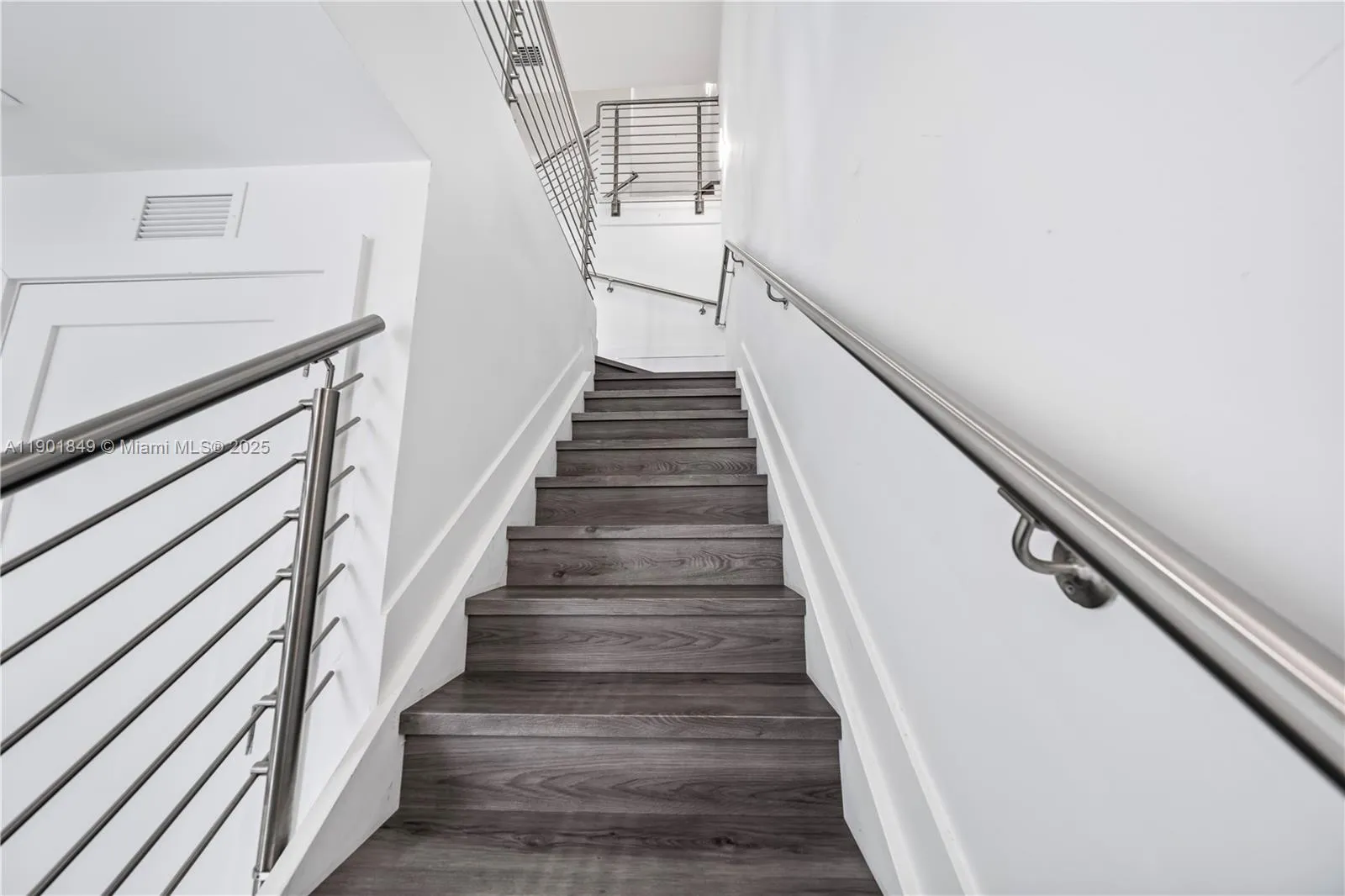 9153 Nw 33rd St, Doral, Florida 33172, Doral, Florida 33172, 4 Bedrooms Bedrooms, ,3 BathroomsBathrooms,Residential,For Sale,9153 Nw 33rd St, Doral, Florida 33172,A11901849