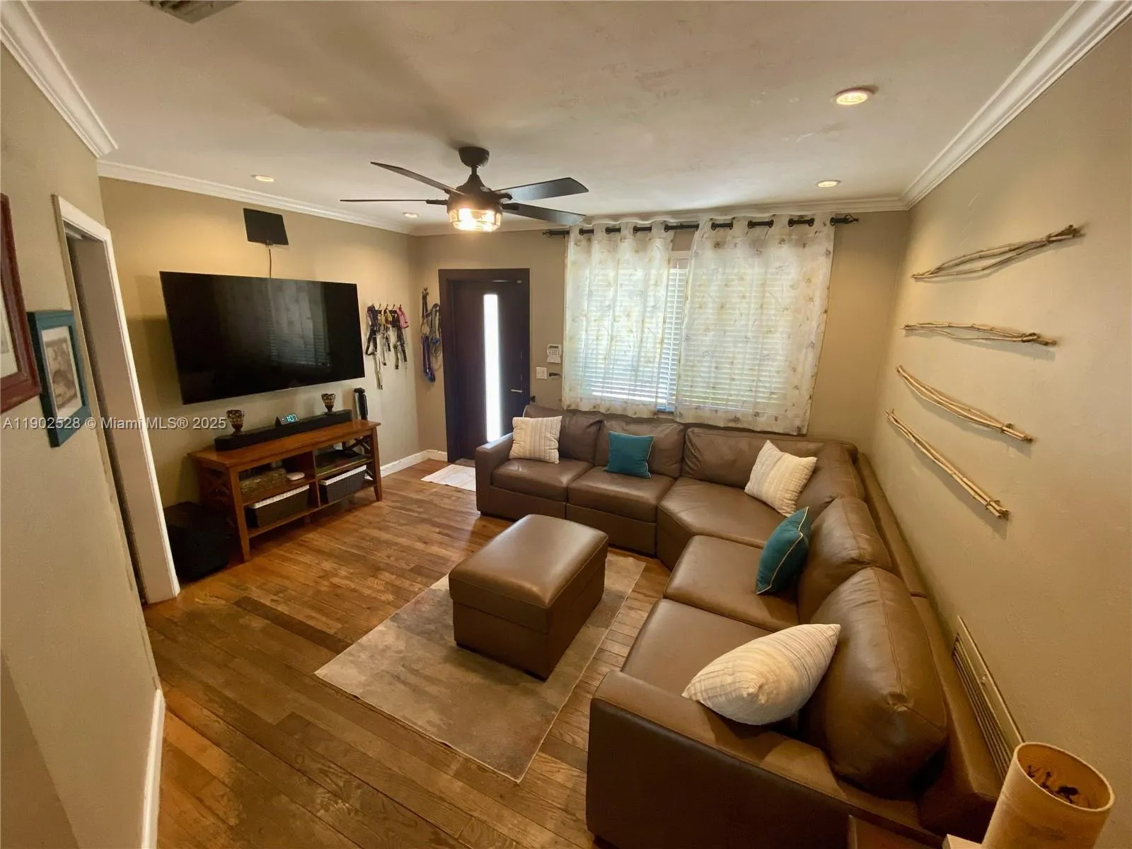 5935 Sw 42nd St, Miami, Florida 33155, Miami, Florida 33155, 3 Bedrooms Bedrooms, ,2 BathroomsBathrooms,Residential,For Sale,5935 Sw 42nd St, Miami, Florida 33155,A11902528